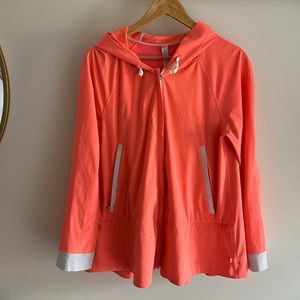 Lululemon swing cape raincoat rain jacket like new size 6